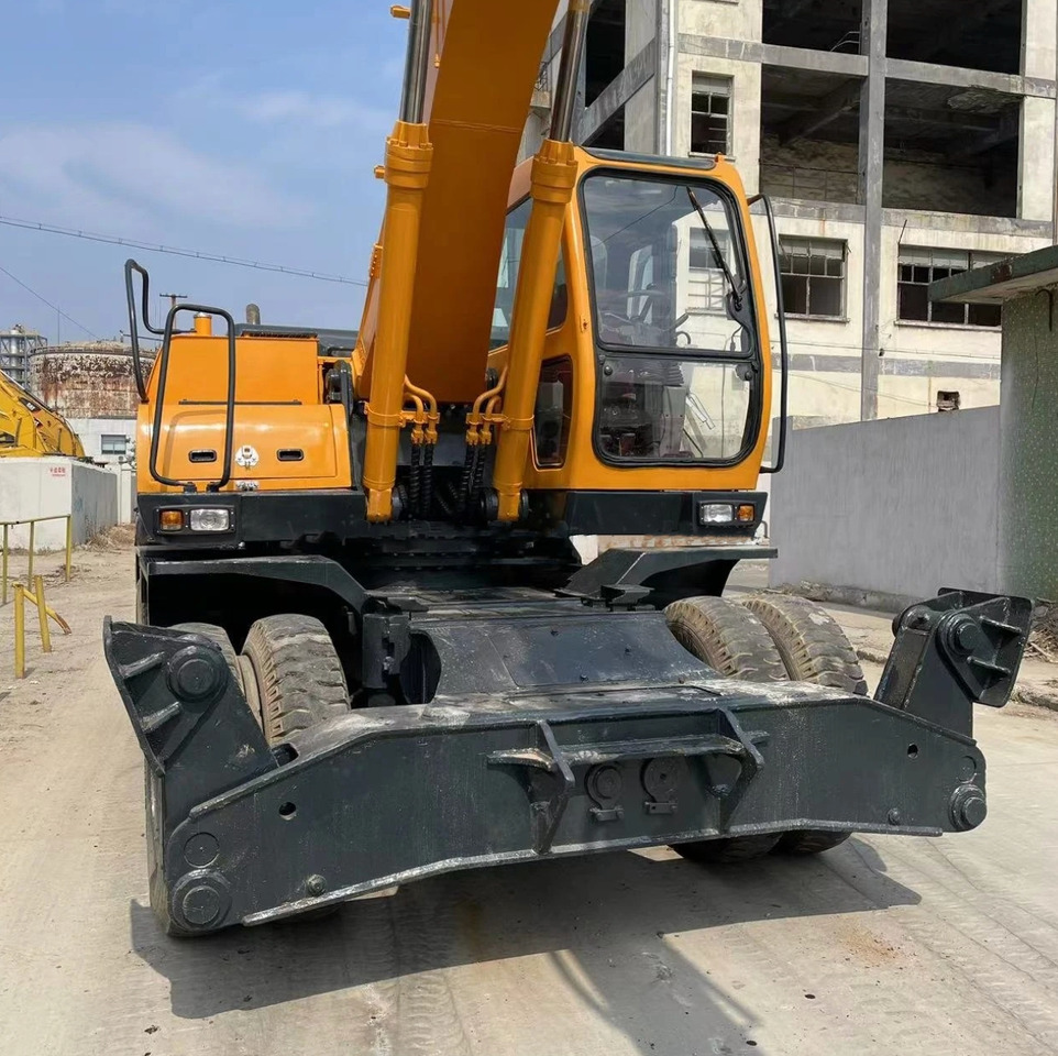 Utovarivač točkaš HYUNDAI R210W-9: slika 8