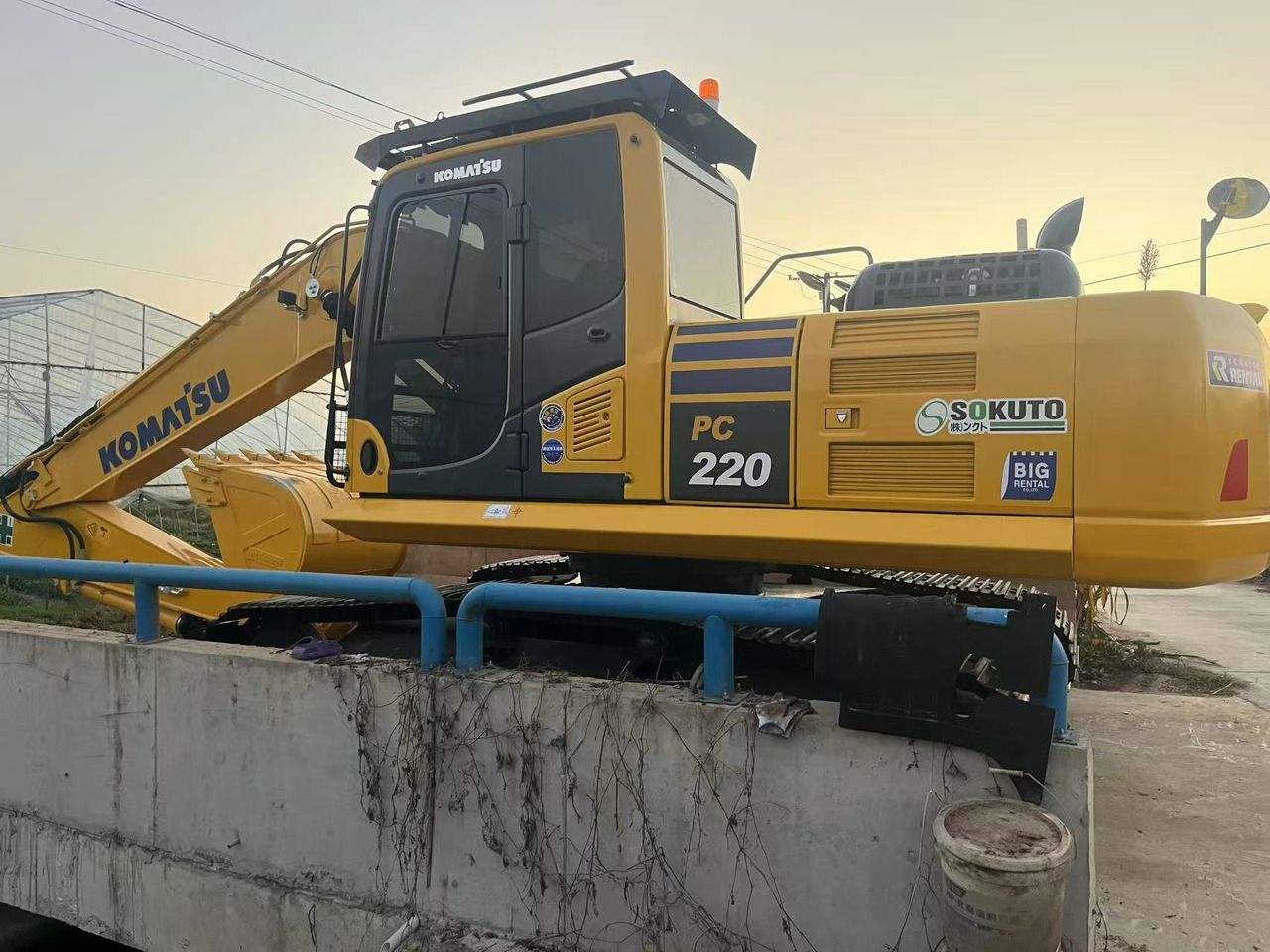 KOMATSU PC220 - Bager guseničar: slika 3 KOMATSU PC220 - Bager guseničar: slika 3