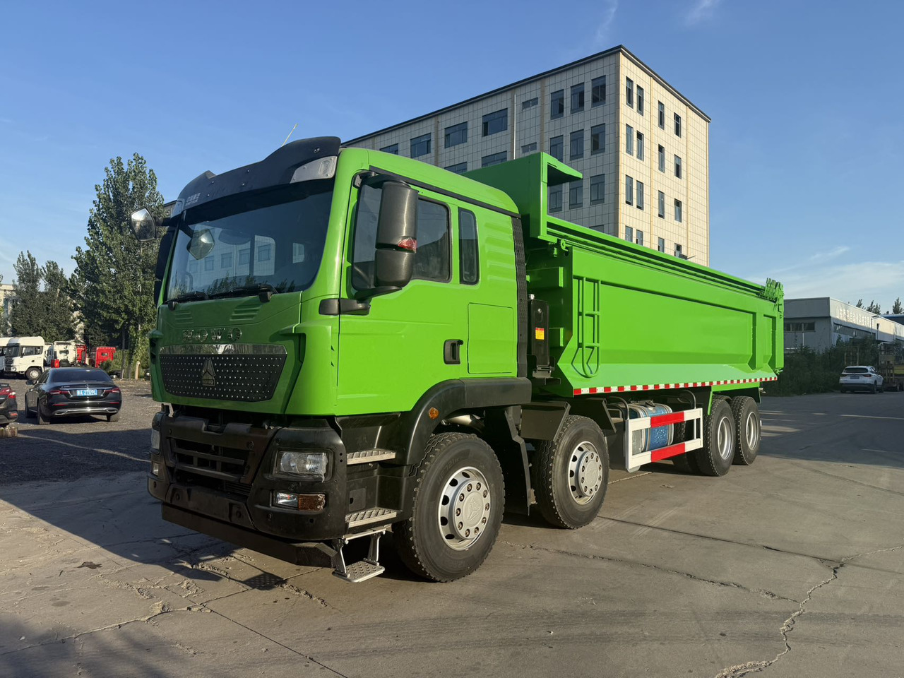 HOWO 8*4 TX Dump Truck Click for Discount - Kamion: slika 2 HOWO 8*4 TX Dump Truck Click for Discount - Kamion: slika 2