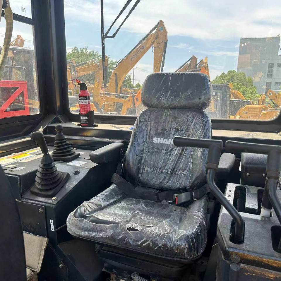 SHANTUI Bulldozer SD 32 Low Hours Good Condition - Buldožer: slika 4 SHANTUI Bulldozer SD 32 Low Hours Good Condition - Buldožer: slika 4