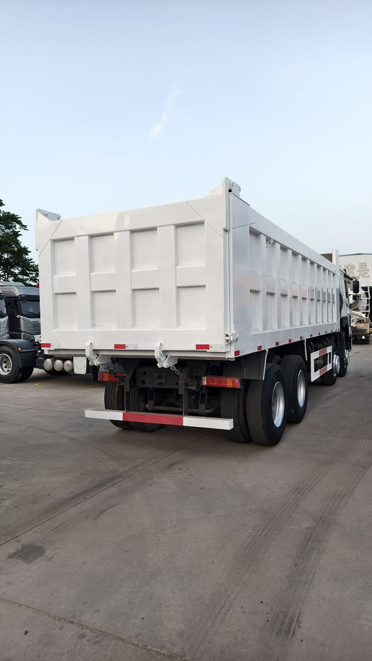 SINOTRUK HOWO 371 8x4 Dump Truck Click for Discount - Istovarivač: slika 4 SINOTRUK HOWO 371 8x4 Dump Truck Click for Discount - Istovarivač: slika 4