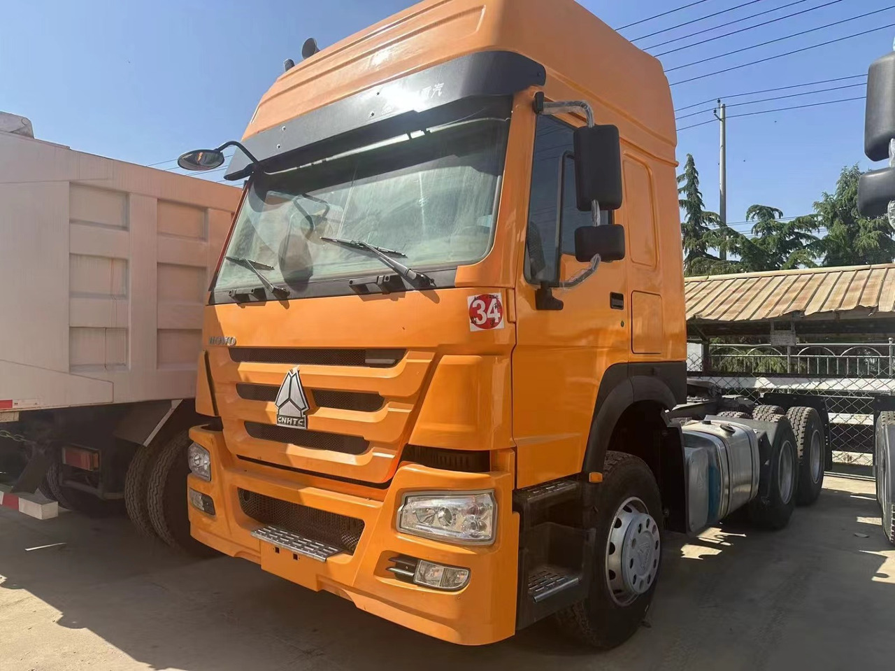 SINOTRUK HOWO 371 Tractor Unit Click for Discount - Istovarivač: slika 1 SINOTRUK HOWO 371 Tractor Unit Click for Discount - Istovarivač: slika 1
