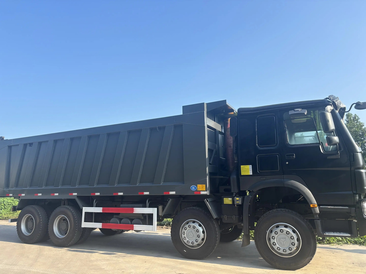 SINOTRUK HOWO 400 CLICK HERE FOR DISCOUNT - Istovarivač: slika 2 SINOTRUK HOWO 400 CLICK HERE FOR DISCOUNT - Istovarivač: slika 2