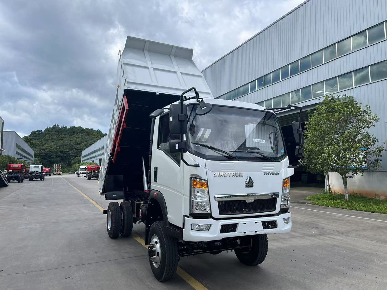SINOTRUK HOWO 4x2 Dump Truck Click Here for Discount - Istovarivač: slika 2 SINOTRUK HOWO 4x2 Dump Truck Click Here for Discount - Istovarivač: slika 2