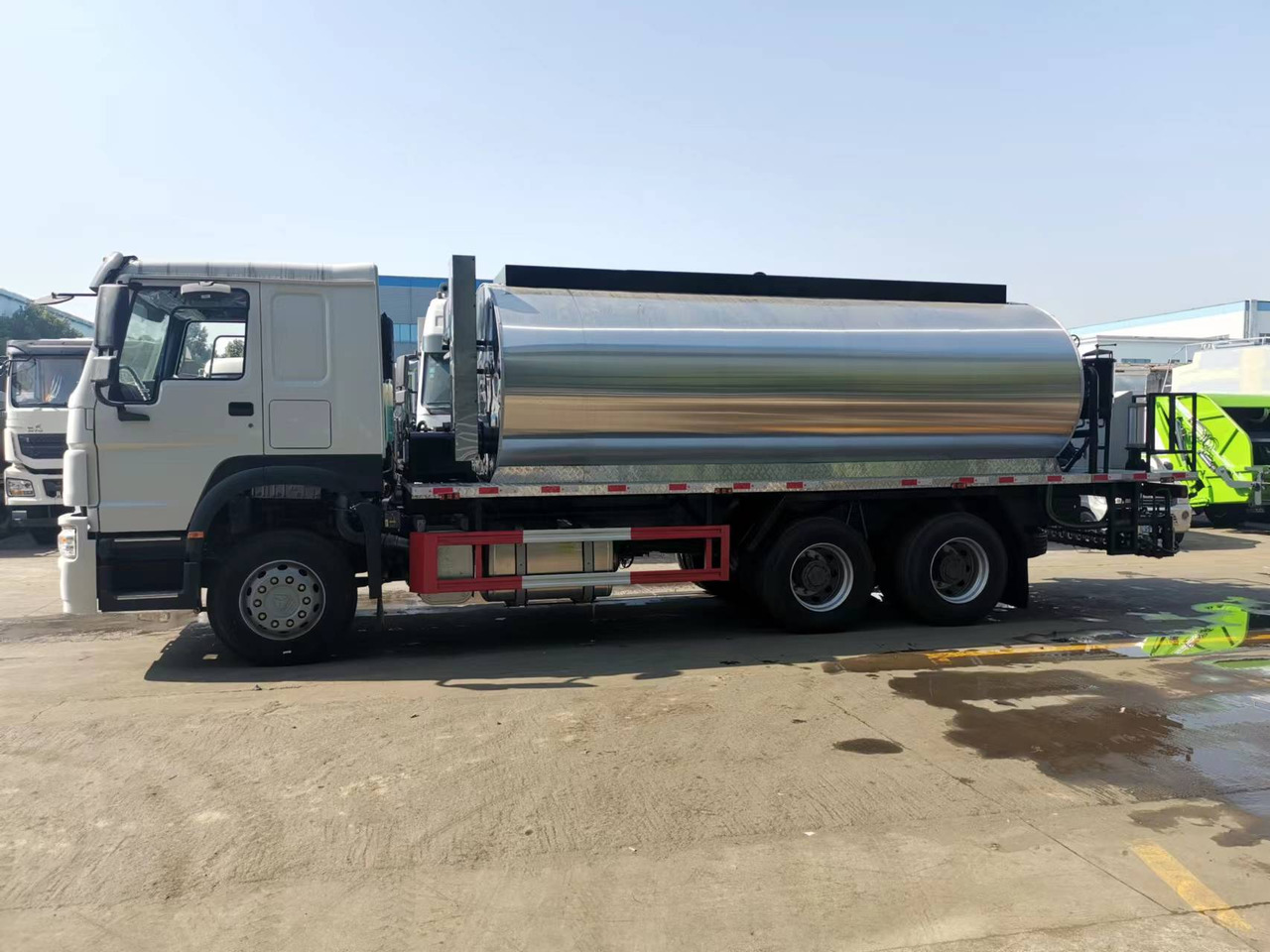 SINOTRUK HOWO CLICK HERE FOR DISCOUNT - Prskalica bitu-emulzije: slika 3 SINOTRUK HOWO CLICK HERE FOR DISCOUNT - Prskalica bitu-emulzije: slika 3