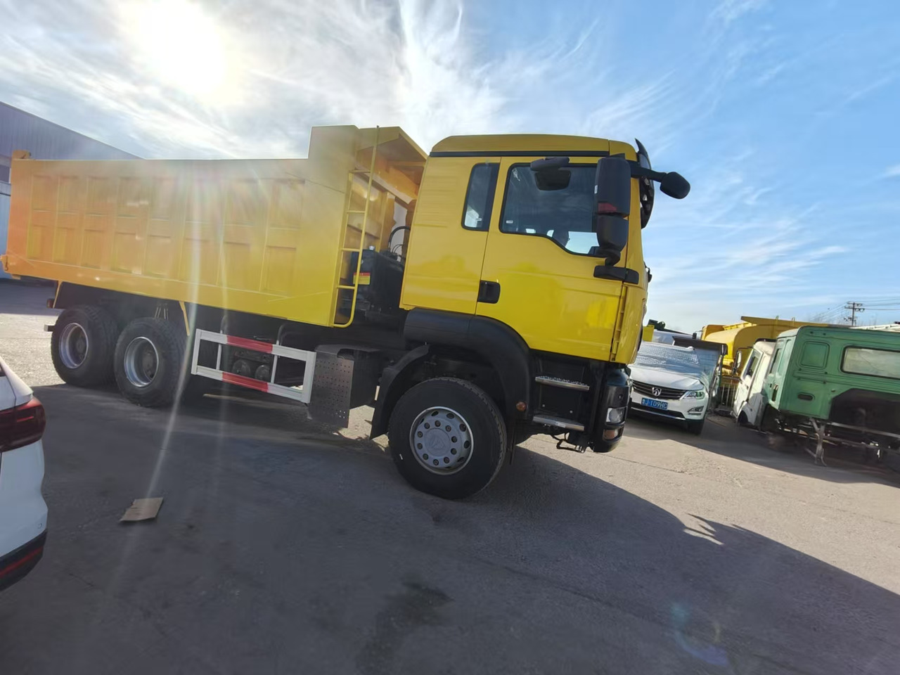 SINOTRUK HOWO T5G 380HP Click for Discount - Istovarivač: slika 2 SINOTRUK HOWO T5G 380HP Click for Discount - Istovarivač: slika 2