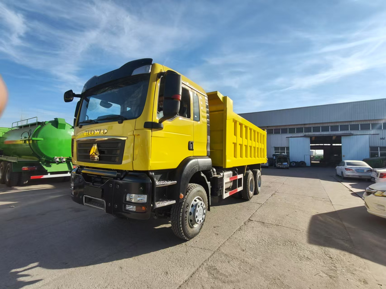 SINOTRUK HOWO T5G 380HP Click for Discount - Istovarivač: slika 1 SINOTRUK HOWO T5G 380HP Click for Discount - Istovarivač: slika 1