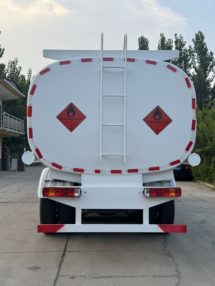 SINOTRUK Howo Fuel Tanker Click Here For DISCOUNT - Kamion cisterna: slika 4 SINOTRUK Howo Fuel Tanker Click Here For DISCOUNT - Kamion cisterna: slika 4