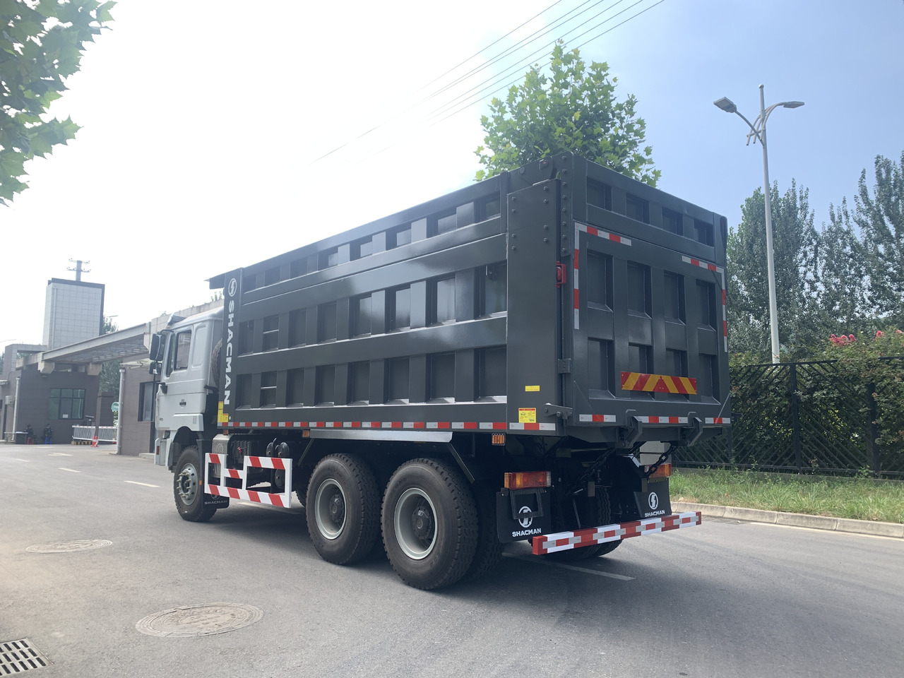 Shacman 6*4 Dump Truck New Brand Click for Discount - Istovarivač: slika 2 Shacman 6*4 Dump Truck New Brand Click for Discount - Istovarivač: slika 2