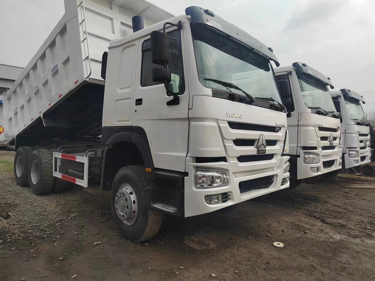 Sino HOWO 6x4 Dump Truck Click for Discount - Istovarivač: slika 4 Sino HOWO 6x4 Dump Truck Click for Discount - Istovarivač: slika 4