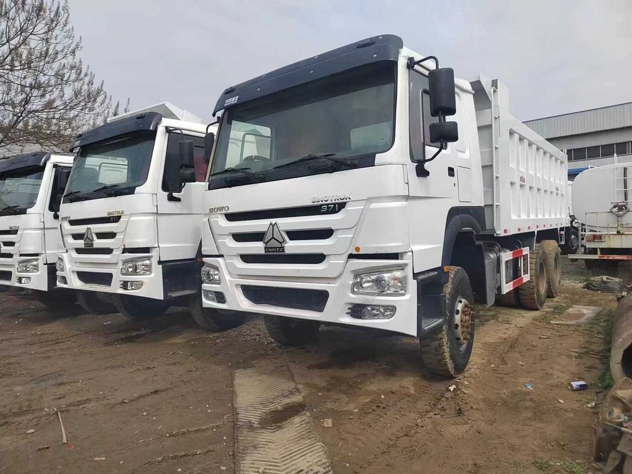 Sino HOWO 6x4 Dump Truck Click for Discount - Istovarivač: slika 3 Sino HOWO 6x4 Dump Truck Click for Discount - Istovarivač: slika 3