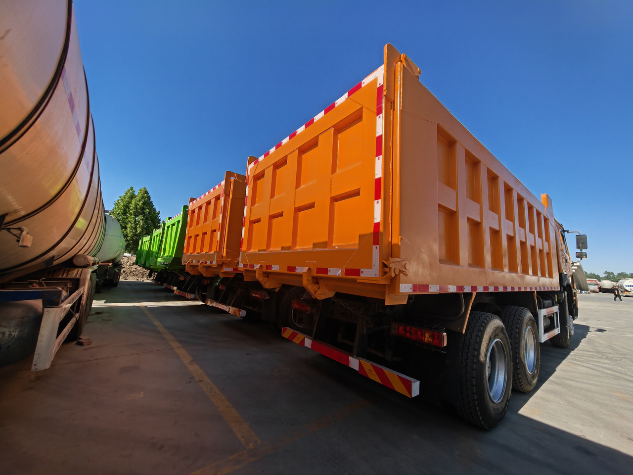 Sinotrack HOWO 6x4 Dump Truck Click for Discount - Istovarivač: slika 3 Sinotrack HOWO 6x4 Dump Truck Click for Discount - Istovarivač: slika 3