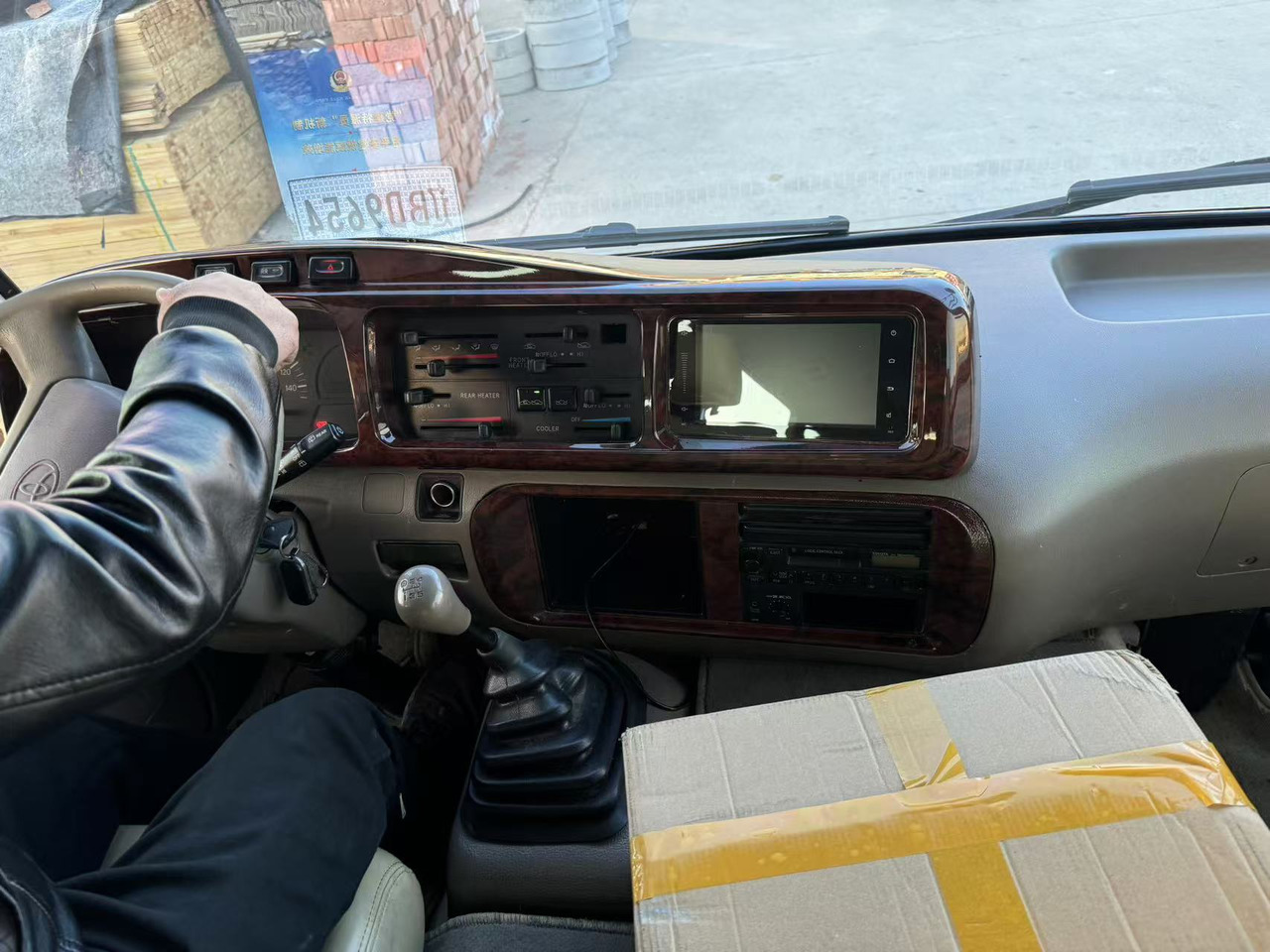 TOYOTA Coaster Bus 22Seats - Turistički autobus: slika 4 TOYOTA Coaster Bus 22Seats - Turistički autobus: slika 4