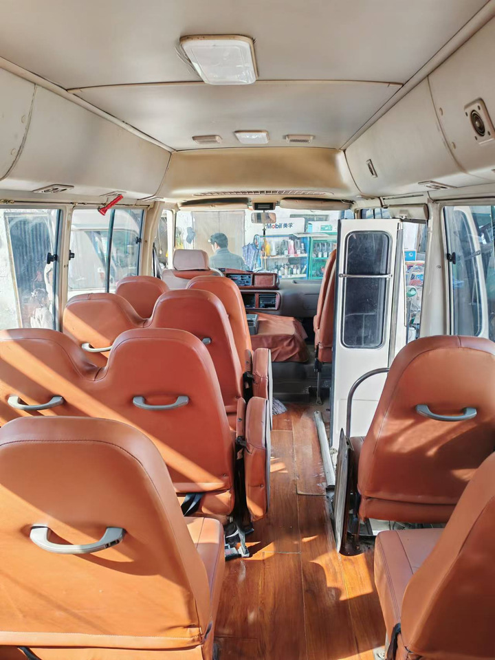 Turistički autobus TOYOTA Whit Mini Bus Click for Discount: slika 6