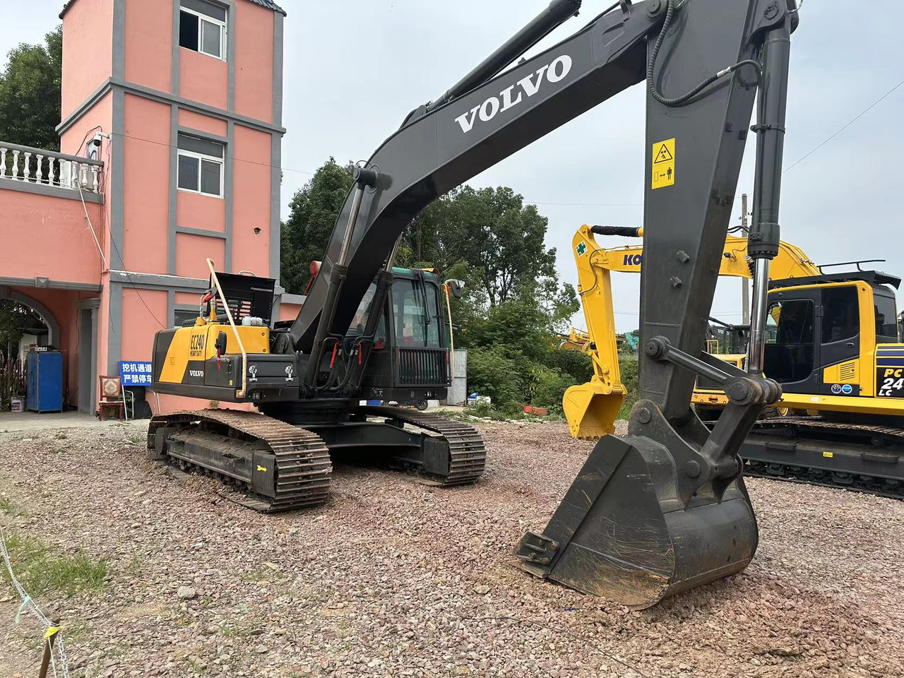 VOLVO Excavator EC240D Cilck for Discount - Bager guseničar: slika 2 VOLVO Excavator EC240D Cilck for Discount - Bager guseničar: slika 2