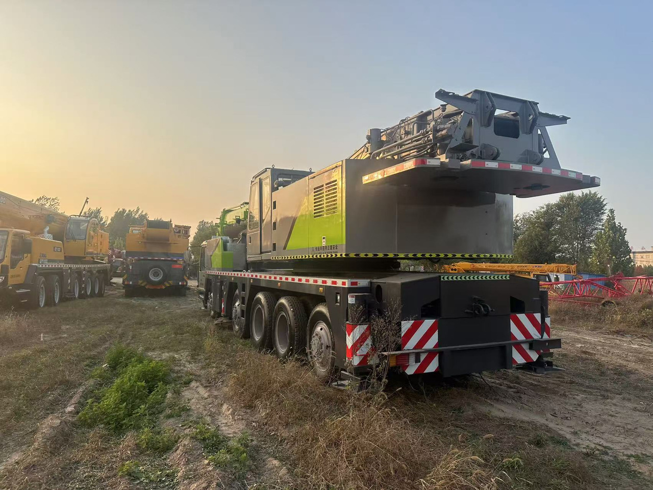 Autokran za sve terene ZOOMLION Crane 90 Ton Click Here for Discount: slika 10 Autokran za sve terene ZOOMLION Crane 90 Ton Click Here for Discount: slika 10