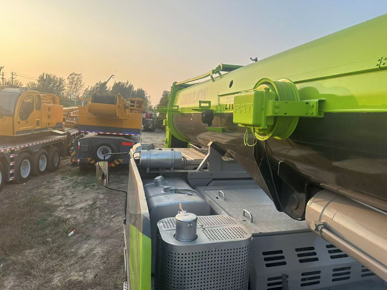 Autokran za sve terene ZOOMLION Crane 90 Ton Click Here for Discount: slika 11 Autokran za sve terene ZOOMLION Crane 90 Ton Click Here for Discount: slika 11