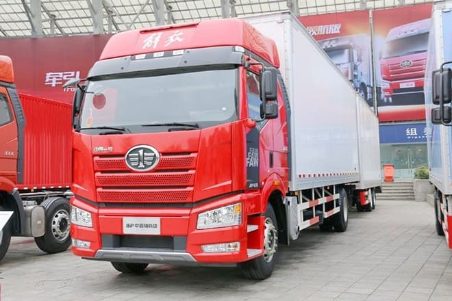 FAW Faw J6P Box Truck 4X2 for Sale in Sierra Leone - Kamion sa zatvorenim sandukom: slika 1 FAW Faw J6P Box Truck 4X2 for Sale in Sierra Leone - Kamion sa zatvorenim sandukom: slika 1