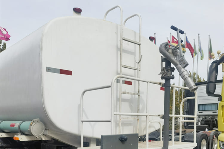 Howo Howo Water Tank Truck for Sale in Zambia - Kamion cisterna: slika 3 Howo Howo Water Tank Truck for Sale in Zambia - Kamion cisterna: slika 3