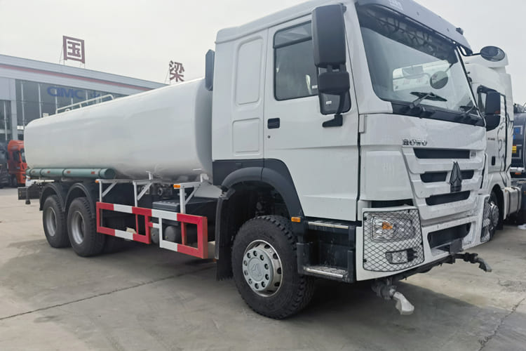 Howo Howo Water Tank Truck for Sale in Zambia - Kamion cisterna: slika 2 Howo Howo Water Tank Truck for Sale in Zambia - Kamion cisterna: slika 2