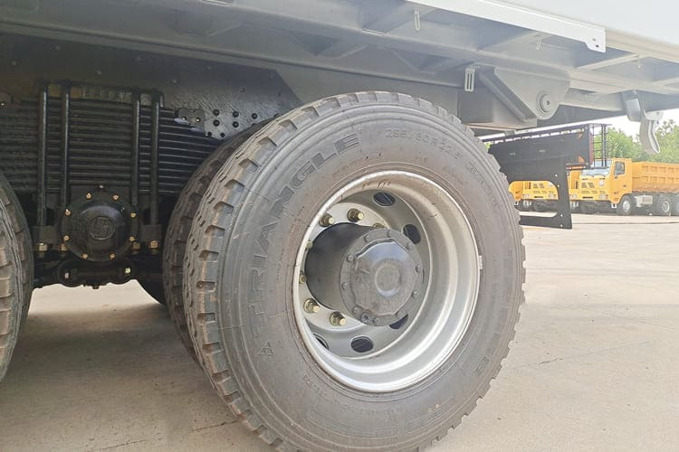 SHACMAN Shacman Trucks for Sale in Ghana - Istovarivač: slika 5 SHACMAN Shacman Trucks for Sale in Ghana - Istovarivač: slika 5