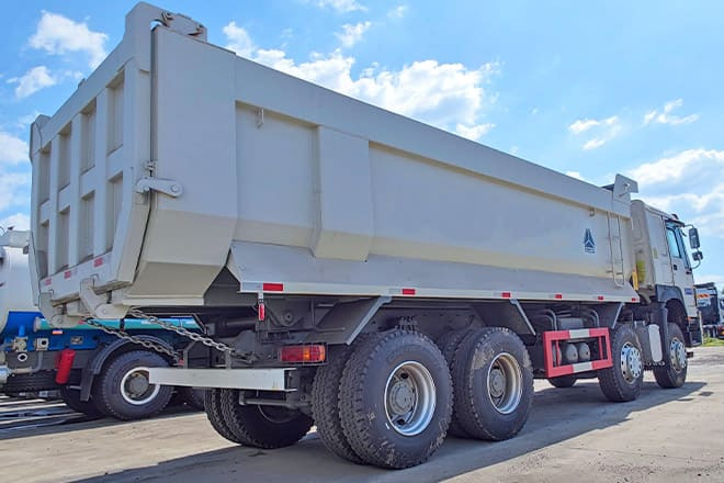 SINOTRUK Howo 8x4 Tipper Truck for Sale in Guinea - Istovarivač: slika 5 SINOTRUK Howo 8x4 Tipper Truck for Sale in Guinea - Istovarivač: slika 5