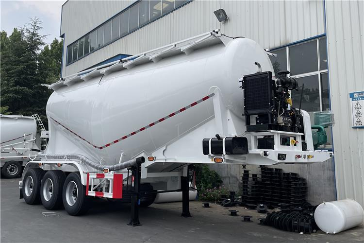 TITAN 3 Axle 30CBM Cement Tanker Trailer with Air Suspension In Saudi Arabia - Poluprikolica cisterna: slika 1 TITAN 3 Axle 30CBM Cement Tanker Trailer with Air Suspension In Saudi Arabia - Poluprikolica cisterna: slika 1