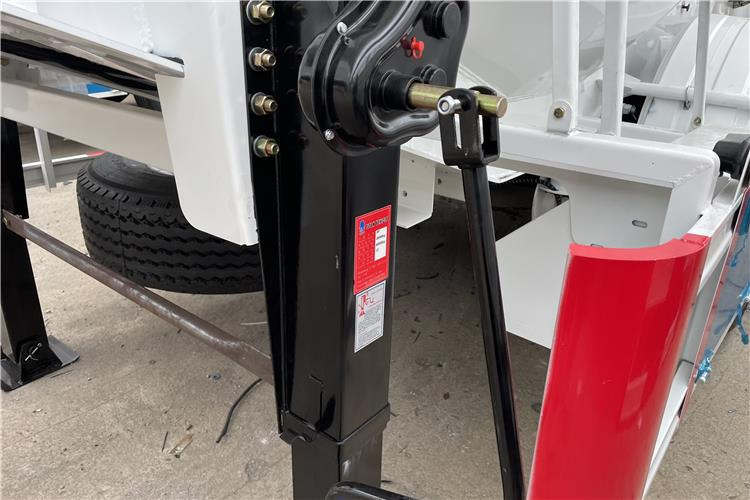 TITAN 3 Axle 30CBM Cement Tanker Trailer with Air Suspension In Saudi Arabia - Poluprikolica cisterna: slika 5 TITAN 3 Axle 30CBM Cement Tanker Trailer with Air Suspension In Saudi Arabia - Poluprikolica cisterna: slika 5