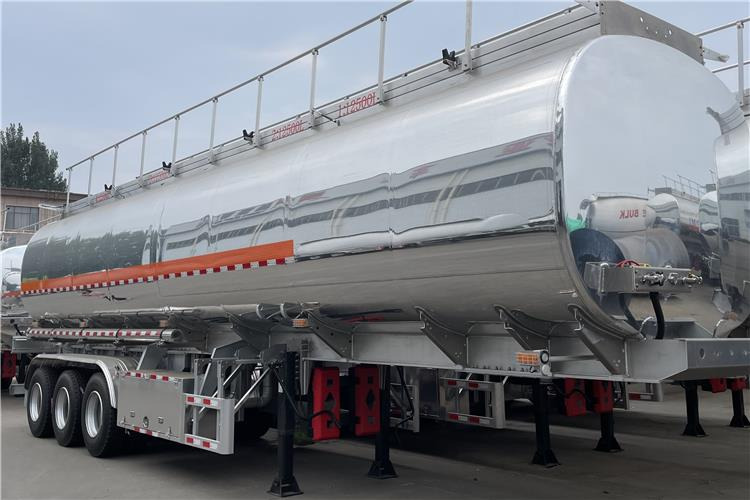 TITAN 3 Axle 45000 L Aluminum Fuel Tanker Trailer for Sale In Zimbabwe - Poluprikolica cisterna: slika 1 TITAN 3 Axle 45000 L Aluminum Fuel Tanker Trailer for Sale In Zimbabwe - Poluprikolica cisterna: slika 1