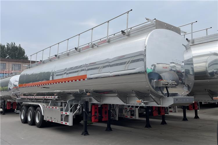 TITAN 3 Axle 45000 L Aluminum Fuel Tanker Trailer for Sale In Zimbabwe - Poluprikolica cisterna: slika 2 TITAN 3 Axle 45000 L Aluminum Fuel Tanker Trailer for Sale In Zimbabwe - Poluprikolica cisterna: slika 2