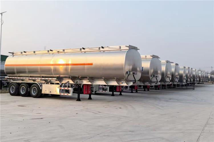 TITAN 3 Axle 45000 L Aluminum Tanker Trailer for Sale In Zimbabwe - Poluprikolica cisterna: slika 3 TITAN 3 Axle 45000 L Aluminum Tanker Trailer for Sale In Zimbabwe - Poluprikolica cisterna: slika 3