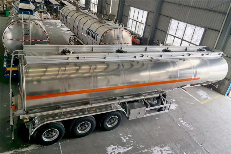 TITAN 3 Axle 45000 L Aluminum Tanker Trailer for Sale In Zimbabwe - Poluprikolica cisterna: slika 2 TITAN 3 Axle 45000 L Aluminum Tanker Trailer for Sale In Zimbabwe - Poluprikolica cisterna: slika 2
