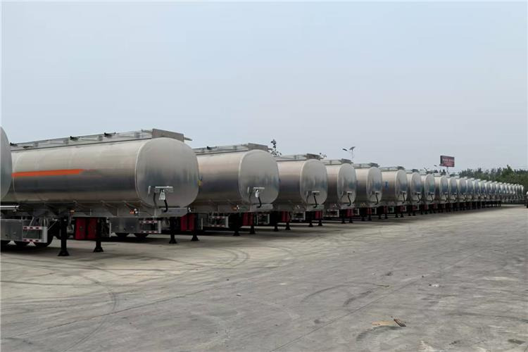 TITAN 3 Axle 45000 L Aluminum Tanker Trailer for Sale In Zimbabwe - Poluprikolica cisterna: slika 4 TITAN 3 Axle 45000 L Aluminum Tanker Trailer for Sale In Zimbabwe - Poluprikolica cisterna: slika 4