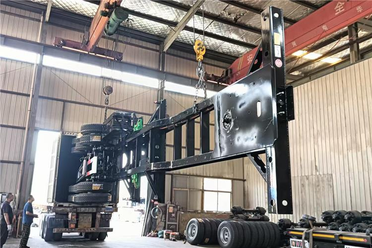 TITAN 3 Axle Skeletal Semi Trailer Price for Sale Near Me In Jamaica - Poluprikolica sa golom šasijom: slika 4 TITAN 3 Axle Skeletal Semi Trailer Price for Sale Near Me In Jamaica - Poluprikolica sa golom šasijom: slika 4