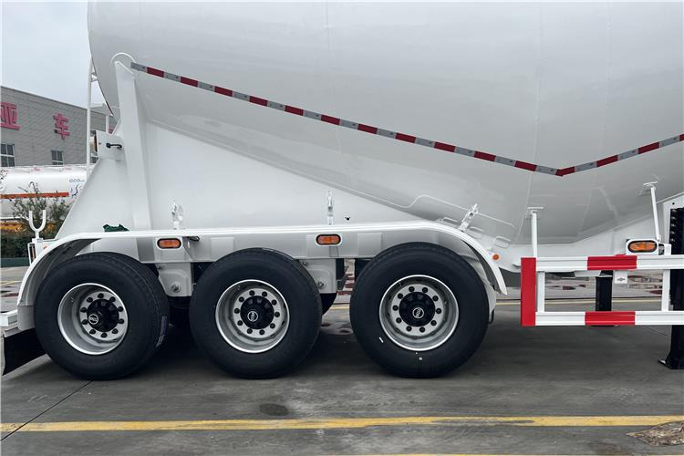 TITAN 30cbm Dry Bulker Cement Tanker Trailer with Air Suspension for Sale In Zambia - Poluprikolica cisterna: slika 3 TITAN 30cbm Dry Bulker Cement Tanker Trailer with Air Suspension for Sale In Zambia - Poluprikolica cisterna: slika 3