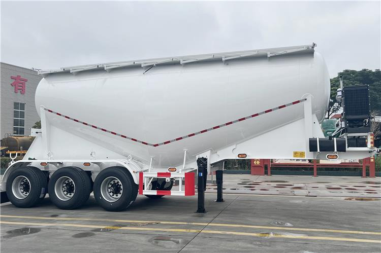 TITAN 30cbm Dry Bulker Cement Tanker Trailer with Air Suspension for Sale In Zambia - Poluprikolica cisterna: slika 2 TITAN 30cbm Dry Bulker Cement Tanker Trailer with Air Suspension for Sale In Zambia - Poluprikolica cisterna: slika 2