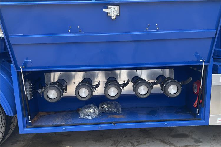 TITAN 45000 Liters Oil Tanker Trailer for Sale In Ghana - Poluprikolica cisterna: slika 5 TITAN 45000 Liters Oil Tanker Trailer for Sale In Ghana - Poluprikolica cisterna: slika 5
