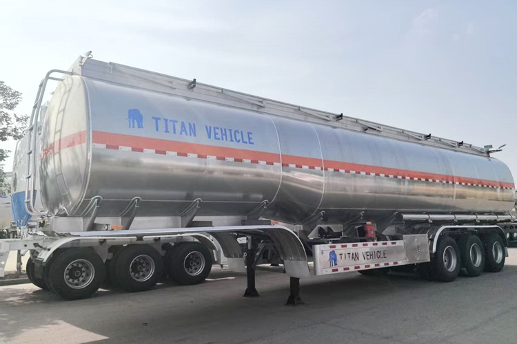 TITAN Aluminum Fuel Tanker Trailer for Sale in Saudi Arabia - Poluprikolica cisterna: slika 1 TITAN Aluminum Fuel Tanker Trailer for Sale in Saudi Arabia - Poluprikolica cisterna: slika 1