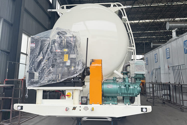 TITAN Dry Bulk Tanker Trailer for Sale in Saudi Arabia - Poluprikolica cisterna: slika 3 TITAN Dry Bulk Tanker Trailer for Sale in Saudi Arabia - Poluprikolica cisterna: slika 3