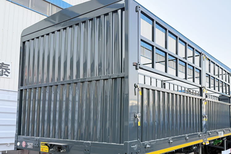 TITAN Fence Semi Trailer for Sale in Kenya - Poluprikolica za prevoz stoke: slika 4 TITAN Fence Semi Trailer for Sale in Kenya - Poluprikolica za prevoz stoke: slika 4