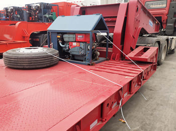 TITAN Folding Gooseneck Lowboy Trailers for Sale in Senegal - Niska poluprikolica za prevoz: slika 3 TITAN Folding Gooseneck Lowboy Trailers for Sale in Senegal - Niska poluprikolica za prevoz: slika 3