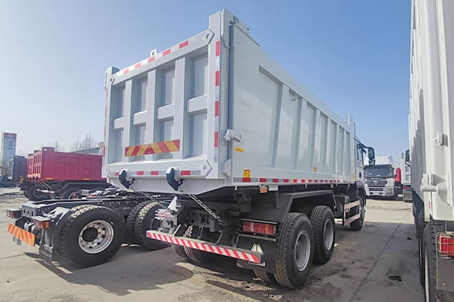 TITAN Howo 6x4 10 Wheel Tipper Truck for Sale in Zambia - Istovarivač: slika 3 TITAN Howo 6x4 10 Wheel Tipper Truck for Sale in Zambia - Istovarivač: slika 3