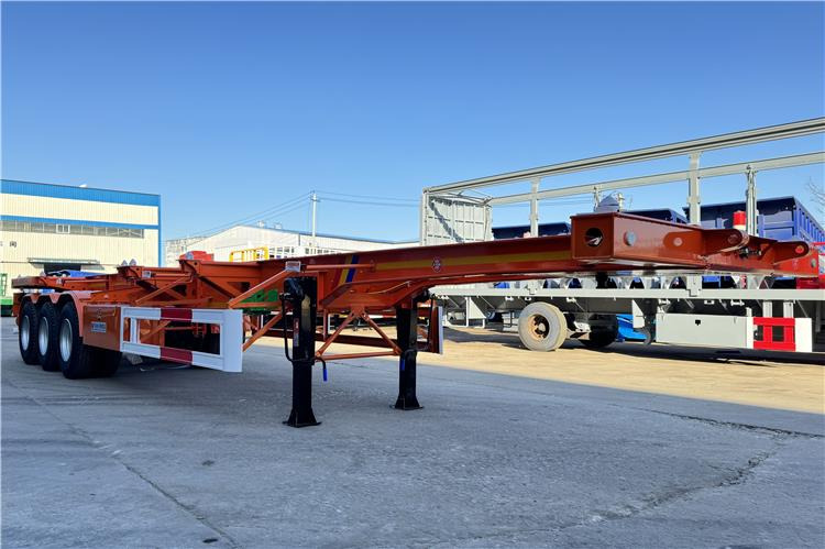 TITAN Tri Axle Skeletal Trailer for Sale In Uganda - Poluprikolica sa golom šasijom: slika 1 TITAN Tri Axle Skeletal Trailer for Sale In Uganda - Poluprikolica sa golom šasijom: slika 1