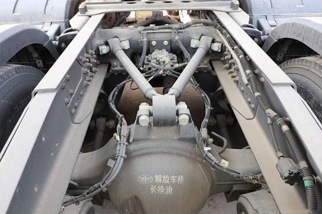 FAW Faw J6P 6X4 Tractor Head for Sale in Angola - Tegljač: slika 4 FAW Faw J6P 6X4 Tractor Head for Sale in Angola - Tegljač: slika 4