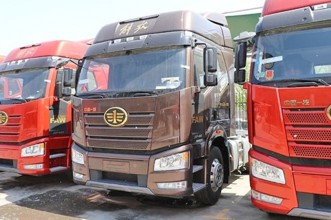 FAW Faw J6P 6X4 Tractor Head for Sale in Angola - Tegljač: slika 1 FAW Faw J6P 6X4 Tractor Head for Sale in Angola - Tegljač: slika 1