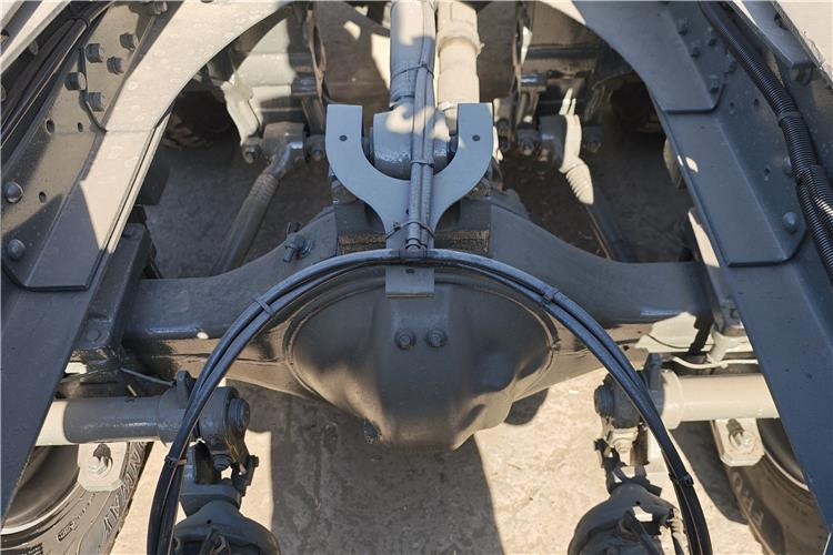 Sinotruk Used Hohan Truck Tractor 10 Wheeler for Sale In Burkina Faso - Tegljač: slika 4 Sinotruk Used Hohan Truck Tractor 10 Wheeler for Sale In Burkina Faso - Tegljač: slika 4