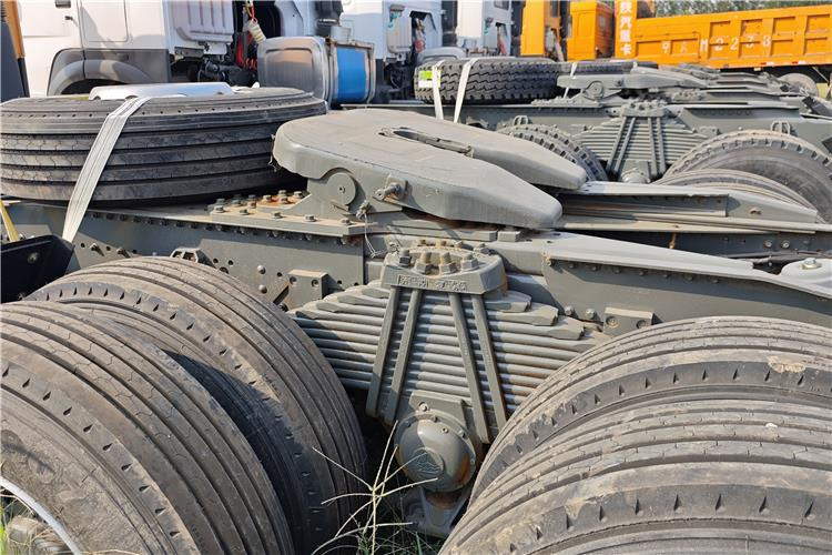 Sinotruk Used Howo Truck 371 hp 6x4 Head for Sale In Ghana Accra - Tegljač: slika 3 Sinotruk Used Howo Truck 371 hp 6x4 Head for Sale In Ghana Accra - Tegljač: slika 3