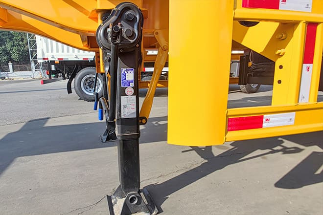 XCMG 40 Ton Sidelifter Container Trailer for Sale in Guyana - Poluprikolica za prevoz kontejnera/ Poluprikolica sa promenjivim sandukom: slika 4 XCMG 40 Ton Sidelifter Container Trailer for Sale in Guyana - Poluprikolica za prevoz kontejnera/ Poluprikolica sa promenjivim sandukom: slika 4