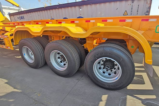 XCMG 40T Container Side Lift Trailer for Sale in Nigeria - Poluprikolica za prevoz kontejnera/ Poluprikolica sa promenjivim sandukom: slika 4 XCMG 40T Container Side Lift Trailer for Sale in Nigeria - Poluprikolica za prevoz kontejnera/ Poluprikolica sa promenjivim sandukom: slika 4