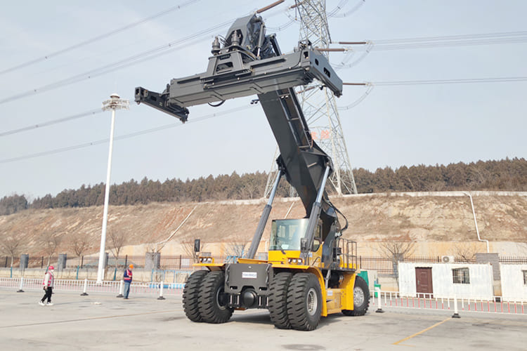 XCMG Container Reach Stacker for Sale in Ghana - Dizalica za kontejnere: slika 3 XCMG Container Reach Stacker for Sale in Ghana - Dizalica za kontejnere: slika 3